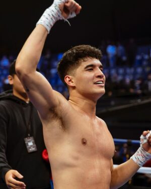 Alex Wassabi Instagram - still feels like a dream. NEW Vlog just went live of the absolute CHAOS I had to go thru to bring home the W! Get ready for an emotional rollercoaster 🇺🇸🥊🇬🇧
*link in bio*