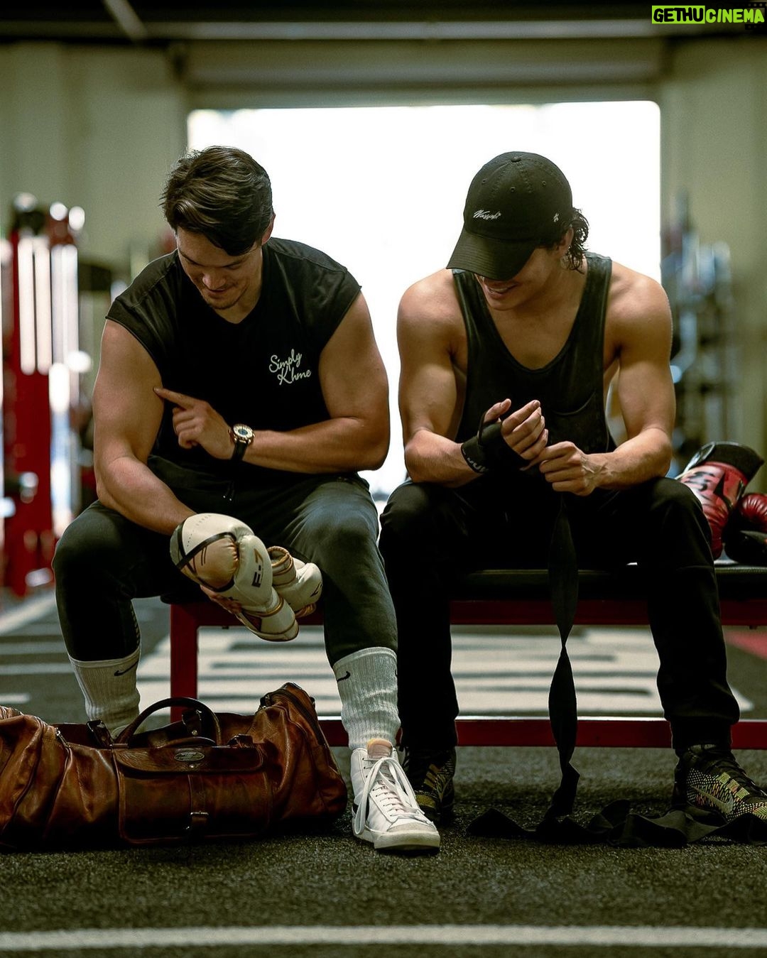 Alex Wassabi Instagram - fight me Zoo Culture