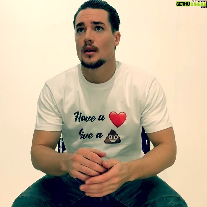 Alexander Dreymon Instagram - Have a ❤️ follow @arnasfederman and @markrowley90