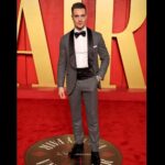 Alexander Dreymon Instagram - Thank you @alessio__piastrelli and everyone at @brunellocucinelli_brand for another gorgeous tux. We’re grateful to @vanityfair for having us! ❤️U @warrenalfiebaker Photo credit: @gettyentertainment #vanityfair #VFOscars #VanityFairOscarParty
