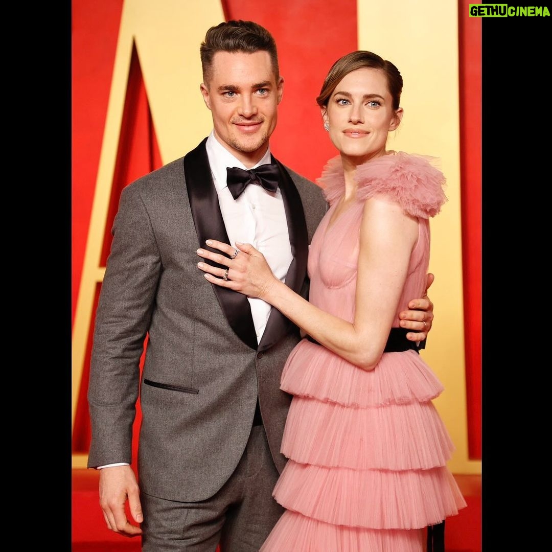 Alexander Dreymon Instagram - Thank you @alessio__piastrelli and everyone at @brunellocucinelli_brand for another gorgeous tux. We’re grateful to @vanityfair for having us! ❤️U @warrenalfiebaker Photo credit: @gettyentertainment #vanityfair #VFOscars #VanityFairOscarParty