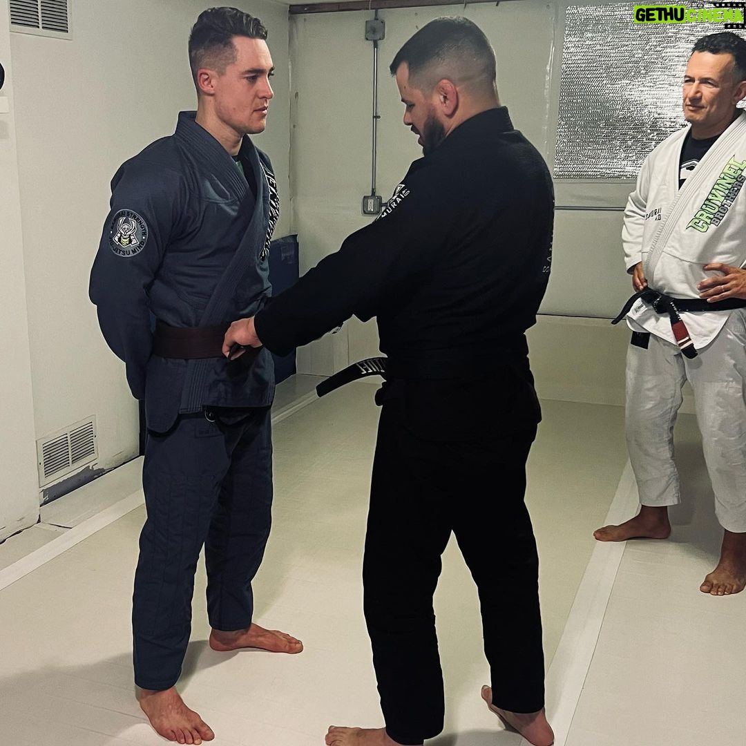 Alexander Dreymon Instagram - #bjj #brownbelt I’m deeply grateful to you, @jpcrvb for being such an excellent teacher and wonderful friend. Thank you @marcospaulo82 and @williancruvinel7 for being so generous with your time and advice; and for kindly beating the shit out of me that December day. @cruvinelbros Big shout out to Imre Horváth @fiteclub_budapest. And huge thank you @larswallinpt for getting me started on this journey and for getting me to blue and purple. 🙏💪❤️