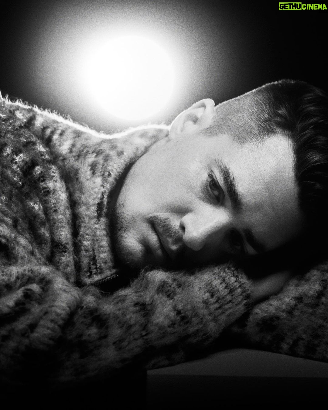 Alexander Dreymon Instagram - Omg lol wtf i had no idea this guy was taking my picture. Well, I love these #candids anyway, @dennistejero. Thank you @numero_netherlands for having me. Truly loved working with this whole team. Thank you all so much. Photographer: Dennis Tejero @dennistejero Stylist: Tyler Okuns @tyleeresosa Groomer: Laila Hayani @ Forward Artists @lailalhayani @forwardartists Retouching: Joseph Parry @jpretoucher Production: Alecia Rodriguez @aleciarodriguez___ Photography assistants: John Gregorios, Joanne Tinsay & Kevin Liew @thisisjaynyc @joannetinsay @ayokl Editor: Timi Letonja @timiletonja Interview: Jana Letonja @janaletonja Cover design: Arthur Roeloffzen @arthurroeloffzen