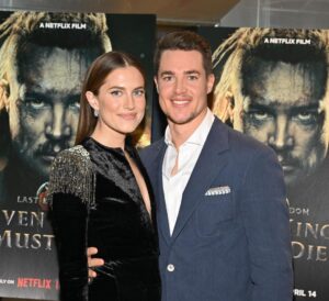 Alexander Dreymon Instagram - Could not be more grateful to the fans who traveled far and wide to attend the #SevenKingsMustDie screening at the @paristheaternyc. Your passionate enthusiasm made this night unforgettable. Thank you so much for your love and support. 

There are so many people to thank for bringing this event to life. To @netflix @carnivalfilms and @universalintlstudios as well as the amazing teams at Shelter PR and PSI. You went above and beyond to make this a perfect evening. Last but not least, @mtvioral (Gersh) and Jason Weinberg (Untitled), thank you!

Stylist: @warrenalfiebaker 💪💕
Outfit: @brunellocucinelli_brand 
Tailor: @cestlavie_violette
Photo Credit: Andrew H. Walker/Shutterstock @Shutterstocknow
Video credit: @reginarasa