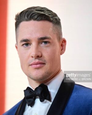 Alexander Dreymon Instagram - Date night with @aw. No big deal. 
#oscars @theacademy 

Styled by the fabulous @warrenalfiebaker 
Thank you @brunellocucinelli_brand for the gorgeous tux!
Tailored by @cestlavie_violette 
Watch: @omega 

Photo credits @gettyimages, @gettyentertainment &:
1. Arturo Holmes @arturoholmesphotos
2. Frederic J. Brown @frederic.brown
3. Kevin Mazur @kevinmazur
4. Lexie Moreland @lexieblacklock & @wwd