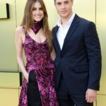 Alexander Dreymon Instagram - Thank you @versace for having us at your stunning show. Styling @warrenalfiebaker 💕🤗 Photo credit: 1. @mtranphoto & @afpentertainment 2. @kopaloffphoto & @gettyentertainment