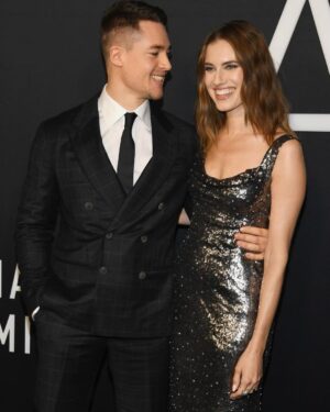 Alexander Dreymon Instagram - Premiere of M3GAN with a screaming, laughing, cheering crowd. It’s the ultimate fun scarefest. 

I’m so proud of my gorgeous fiancée @aw 

Congratulations to everyone who worked so hard on what will likely be a new cult hit. 

Thank you @warrenalfiebaker for the @giorgioarmani suit. Love working with you. 

Photography @gettyentertainment