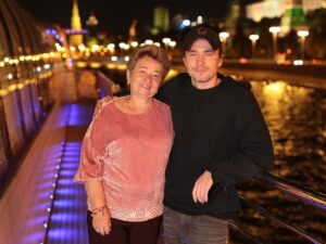 Alexander Petrov Instagram - Сегодня - день матери!
Поздравляю мама! Я тебя очень люблю!