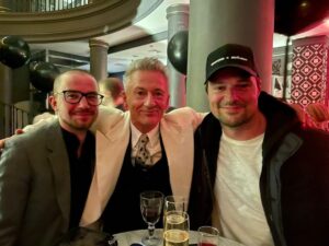 Alexander Petrov Instagram - С днём рождения, маэстро, Олег Евгеньевич! Самое главное качество Олега Меньшикова - это, когда появляется Меньшиков, люди вокруг становятся чуточку счастливее! Всегда! С днём рождения, шеф! Человек-оркестр! Человек-праздник! Человек-легенда!!! ААААА!!! Забыл!!!! Фотограф - художественный руководитель театра им. Пушкина - Евгений Александрович Писарев @episarev !!!