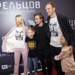 Alexander Petrov Instagram - У моего талантливого друга Андрея Владимировича Бурковского @aburkovskiy Сегодня день рождения! Андрей, я тебя поздравляю и восхищаюсь тобой и твоей семьёй! 👏👏👏🍾🤟💪👏🏆#типичныебурики