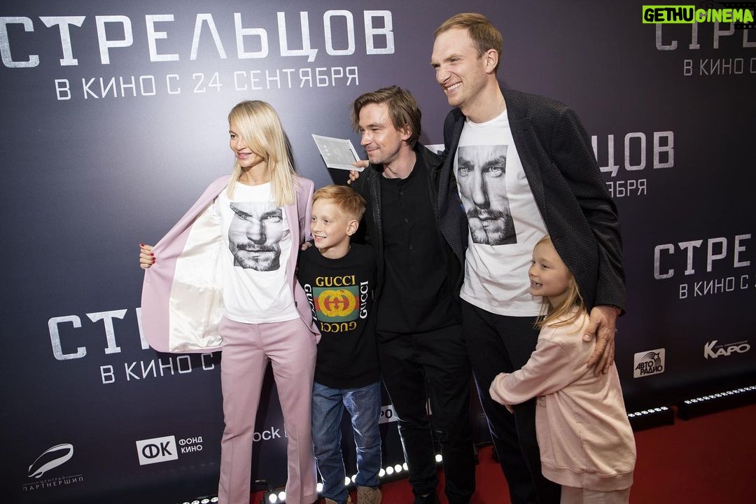 Alexander Petrov Instagram - У моего талантливого друга Андрея Владимировича Бурковского @aburkovskiy Сегодня день рождения! Андрей, я тебя поздравляю и восхищаюсь тобой и твоей семьёй! 👏👏👏🍾🤟💪👏🏆#типичныебурики