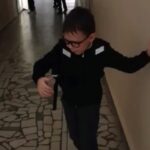 Alexander Petrov Instagram - Минута Вашего времени! Ко мне обратился фонд география добра @geodobra_official за помощью! Буду краток. Это Тимур. В понедельник (сегодня воскресенье) родители Тимура должны оплатить операцию, сложную, в США, её делают не всем, только тем, кому она 100 процентов поможет, Тимур из этого числа, делает известный нейрохирург, доктор Парк, иначе операцию могут перенести на неопределённый срок. Деньги собрали частично. Я, конечно, участвую в сборе не только инстаграмом, но и деньгами. Чтобы Вы поняли, что с Тимуром, вот слова его мамы Ирины: «Я очень переживаю, что Тимур начинает терять навыки. С каждым годом спастика становится всё сильнее, ножки сворачиваются внутрь. Болезнь просто скручивает моего ребенка, несмотря на весь тот труд, который он проделывает, чтоб противостоять параличу» Любая сумма поможет парню жить! Жить нормально! Каждый Ваш добрый поступок возвращается к Вам бумерангом в многократном объёме! Поверьте! Реквизиты помощи Тимуру: ✔️Карта Сбербанка 5469 7500 1183 5736 (оформлена на маму) Титаренко Ирину Ивановну ✔️ С банковской карты на сайте Фонда географиядобра.рф ✔️ SMS на 7522 со словом Живи пробел сумма, Живи 300 Подробнее о Тимуре в инстаграм-аккаунте @timurka_help Прошу друзей, подписчиков, неравнодушных сделать репост в сторис, например. Каждый рубль важен!