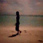 Alexander Petrov Instagram – Я когда-нибудь снова услышу светлый свет у неспелой зари.
И, конечно, увижу тот умелый привет:
«Пойдём зимой гулять до весны»

И так хочется людям сказать:
«просто жить, и не сметь не любить»,
И в этот момент кто-то меня окликнул
Не ссы! 

:)

Всем любви!