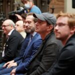 Alexander Petrov Instagram - С 1 сентября по всей России стартует суперпроект "Пушкинская карта"! Это 3 тысячи рублей от государства на посещение культурных мероприятий: выставок, спектаклей, концертов и экскурсий. Вот, что вам нужно, что ее получить: ✔️Вам должно быть от 14 до 22 лет включительно ✔️У вас должна быть подтвержденная учетная запись на Госуслугах ✔️Скачайте приложение Госуслуги.Культура для получения электронной версии карты ✔️Те, кто предпочитает носить карту в кошелке, могут оформить ее в любом отделении "Почта Банка". ✔️Выберите интересное мероприятие из постоянно пополняющейся афиши на портале "Культура.РФ" или в приложении Госуслуги.Культура #пушкинскаякарта #ведисебякультурно | Карта будет пополняться, со следующего года - 5 тысяч. Проект, пока, пилотный, уверен, что чуть ли не каждый день он будет меняться, развиваться, очень классная идея! Поздравляю всех создателей с такой отличной идеей и её реализацией! Приходите в театры, музеи, на различные культурные мероприятия! Удачи! И побольше впечатлений! Кстати, в Пушкинском музее изобразительных искусств (подробнее pushkinmuseum.art) проходит уникальная выставка Сиенской живописи, в октябре заканчивается, успейте посетить!