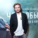 Alexander Petrov Instagram - Мощное, эмоциональное, честное, безумно красивое кино! @kseniasereda Ксюша! Очередная победа! Как ты чувствуешь актёров, кадр, ты не просто снимаешь, а проживаешь каждую сцену, ощущение, что я физически чувствовал твоё дыхание - браво! @feelavdeev - актёрский подвиг, огромный шаг в карьере, в жизни, очень за тебя рад, друг, крутая, наполненная, настоящая роль! @abeschastnyy Артур! Ощущение, что не ты говорил заученный и сложный текст, а живой человек, всю жизнь занимающийся этим делом, круто! @akinshok2013 Оксана! Тонкая, чувственная, сложная, с нестандартными, парадоксальными оценками, когда героиня очень многое не договаривает, а ты, как зритель, пытаешься прочитать, разгадать, почувствовать - что же у неё на самом деле внутри! @danilakozlovsky - Даня! Ты очень смелый человек, как-будто взял вес, на который все говорили - нет, не поднимет, точно, а ты взял и поднял! Поздравляю! Поздравляю всю команду, понимая, предполагая, как это было сложно - это кинематографический, абсолютно фанатичный подвиг! Удачи в прокате! С 15 апреля советую сходить в кино! #Чернобыль