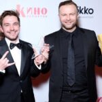 Alexander Petrov Instagram - Клим, дорогой друг! @klim_shipenko ! ПОЗДРАВЛЯЮ С ДНЁМ РОЖДЕНИЯ! Мы уже много где побывали, много-много всегда говорим, много где ещё побываем! Много чего сделаем, сотворим! Для меня ты - друг, наставник, учитель, большой человек, в прямом и переносном смысле! Настоящий Русский богатырь (не завидую Юле и космонавту, тесновато вам будет в ракете 🤣) Если б ты мне предложил в ракету и в космос, я бы согласился! Много куда ты меня посылал :) - в зиму раздетым, мокрым, под поезд, в погони, в сложное, в лёгкое, куда угодно, и я шёл, с удовольствием! За тобой хочется идти, с тобой верится больше и больше в мечты, в невозможное, с тобой круто попить пиво в Лондонском пабе и помолчать или поговорить о чём-то несущественном, обсудить качество пива, например или Милоша Биковича (шучу, родной Милош🤣 - ты крут), всё важно, ценно, бесценно. С днём рождения, космонавт! Мне кажется, инопланетяне прилетят на орбиту просто посмотреть на тебя и познакомиться!!! С днём рождения!!!! И да, придумай какое-нибудь летнее кино, хватит уже нам морозить жопу который год 🤣 Орбита СНТ