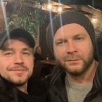 Alexander Petrov Instagram - Клим, дорогой друг! @klim_shipenko ! ПОЗДРАВЛЯЮ С ДНЁМ РОЖДЕНИЯ! Мы уже много где побывали, много-много всегда говорим, много где ещё побываем! Много чего сделаем, сотворим! Для меня ты - друг, наставник, учитель, большой человек, в прямом и переносном смысле! Настоящий Русский богатырь (не завидую Юле и космонавту, тесновато вам будет в ракете 🤣) Если б ты мне предложил в ракету и в космос, я бы согласился! Много куда ты меня посылал :) - в зиму раздетым, мокрым, под поезд, в погони, в сложное, в лёгкое, куда угодно, и я шёл, с удовольствием! За тобой хочется идти, с тобой верится больше и больше в мечты, в невозможное, с тобой круто попить пиво в Лондонском пабе и помолчать или поговорить о чём-то несущественном, обсудить качество пива, например или Милоша Биковича (шучу, родной Милош🤣 - ты крут), всё важно, ценно, бесценно. С днём рождения, космонавт! Мне кажется, инопланетяне прилетят на орбиту просто посмотреть на тебя и познакомиться!!! С днём рождения!!!! И да, придумай какое-нибудь летнее кино, хватит уже нам морозить жопу который год 🤣 Орбита СНТ