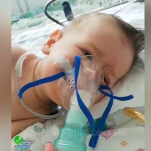 Alexander Petrov Instagram - Всем привет. Чтение данного поста занимает несколько минут. Вместо того, чтобы листать дальше, бессмысленно теряя время, потому что уже привычка просто листать и листать (сам так делаю, но отучаю себя), у Вас есть возможность сделать доброе дело, важное и нужное. 

Матвей Куликовский @matveysma2019 родился в Санкт-Петербурге 25 декабря 2019 года. 

Спустя несколько месяцев ему был поставлен диагноз - спинальная мышечная атрофия (СМА) 1 типа. Это редкое генетическое заболевание, при котором без лечения дети обычно не доживают до 2 лет, происходит постепенное угасание мышечных функций - движения, глотания, затем дыхания. 

В 2019 году начали применение препарата Золгенсма (Novartis), который создаёт клон поломанного гена, останавливая тем самым развитие болезни. 

Это лекарственное средство не зарегистрировано в России, поэтому родители Матвея открыли сбор средств на его покупку. Стоимость препарата превышает 2 миллиона долларов, в настоящее время собрано 60%. 

У Матвея уже присутствуют проявления болезни - искривление позвоночника, деформация грудной клетки, проблемы с дыханием, глотанием и значительное слизеобразование. Сейчас Матвей в реанимации, необходимо обследовать лёгкие под наркозом. Сколько ещё ему предстоит?

По мнению специалистов, Матвей полностью готов для получения лечения, никаких других заболеваний у ребенка нет, есть все шансы на успешную реабилитацию

🔴Матвей Куликовский (1г5м)
Санкт-Петербург
Диагноз - СМА I типа
🆘Срочный сбор на Zolgensma
Сумма сбора 150 343 750 рублей

📍Все карты оформлены на папу -
Куликовский Александр Евгеньевич (Aleksandr Kulikovskiy) и привязаны к📱+7 911 032-38-68
💳5469 5500 4404 4912 - Сбербанк 
💳2202 2013 9265 5722 - Сбербанк
💳5368 2901 1128 5781 - ВТБ
💳5559 4937 1407 7931 - Альфа банк
💳5536 9138 6813 6421 - Тинькофф банк

🌍PayPal.me/ALEKSLS