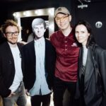 Alexander Petrov Instagram - Мощное, эмоциональное, честное, безумно красивое кино! @kseniasereda Ксюша! Очередная победа! Как ты чувствуешь актёров, кадр, ты не просто снимаешь, а проживаешь каждую сцену, ощущение, что я физически чувствовал твоё дыхание - браво! @feelavdeev - актёрский подвиг, огромный шаг в карьере, в жизни, очень за тебя рад, друг, крутая, наполненная, настоящая роль! @abeschastnyy Артур! Ощущение, что не ты говорил заученный и сложный текст, а живой человек, всю жизнь занимающийся этим делом, круто! @akinshok2013 Оксана! Тонкая, чувственная, сложная, с нестандартными, парадоксальными оценками, когда героиня очень многое не договаривает, а ты, как зритель, пытаешься прочитать, разгадать, почувствовать - что же у неё на самом деле внутри! @danilakozlovsky - Даня! Ты очень смелый человек, как-будто взял вес, на который все говорили - нет, не поднимет, точно, а ты взял и поднял! Поздравляю! Поздравляю всю команду, понимая, предполагая, как это было сложно - это кинематографический, абсолютно фанатичный подвиг! Удачи в прокате! С 15 апреля советую сходить в кино! #Чернобыль
