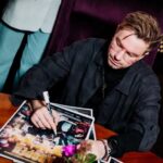Alexander Petrov Instagram - С женой ❤️ на премьере фильма Романа Полански «Дворец». С 23 ноября в кино! | фото @ugolphoto Кинотеатр Москва