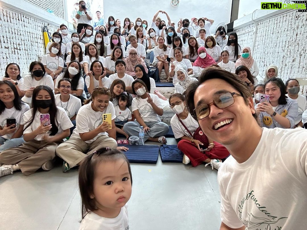 Alexander Rendell Instagram - ขอบคุณ @alexrendellfanclub สำหรับวันนี้ครับ ❤️ ดีใจที่ได้เจอทุกคนนะครับ โดยเฉพาะหลายๆคนที่ไม่ได้เจอกันนาน :) เติบโตไปด้วยกัน มีลูกมีหลานกันหมดเเล้ว รวมถึงเราด้วย🫶 Thank you for your never ending support ❤️