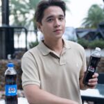 Alexander Rendell Instagram - หากเราจะนำไปสู่โลกที่มีคำว่า Zero Waste หรือ Sustainability อย่างแท้จริง ก็ปฏิเสธไม่ได้ว่าการ Recycle คือปัจจัยสำคัญมากๆ ที่เราควรสนับสนุนเเละไม่มองข้าม ถ้าเราบอกว่า จะต้องตัดพลาสติกออกจากโลกนี้ ก็คงจะยากนะ เพราะทุกคนก็ต้องใช้งาน และพลาสติกเองก็มีประโยชน์เยอะแยะมากมาย บางทีเราอาจจะมองว่าพลาสติกเป็นผู้ร้ายของธรรมชาติ แต่จริงๆ ผมมองว่ามันไม่ใช่ตัวพลาสติก แต่เป็นการจัดการพลาสติกต่างหากที่เป็นผู้ร้าย ซึ่ง Pepsi เค้าก็มองเห็นถึงความสำคัญในเรื่องนี้ด้วยเช่นกันนะครับ แล้วก็เป็นแบรนด์แรก ที่มีผลิตภัณฑ์ที่ผลิตจากพลาสติกรีไซเคิลได้ถึง 100% (ไม่รวมฉลากและฝา) เป็นมิตรกับสิ่งแวดล้อมมากๆ เลย #เป๊ปซี่สำนึกซ่ากล้าเปลี่ยนเพื่อโลก #เป๊ปซี่ไหนก็อร่อยเหมือนกัน