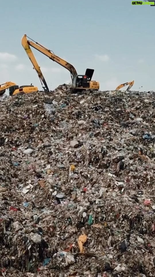 Alexander Rendell Instagram - It's time to ditch the “take-make-waste" linear economy. A zero-waste production & consumption model is key for addressing the triple planetary crisis, to #BeatWastePollution & improve well-being for everyone, everywhere. bit.ly/zerowaste2023