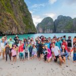 Alexander Rendell Instagram - เอาจริงๆ อาหารทะเลอย่างเดียวที่โดยส่วนตัวรู้สึกรับไม่ได้ คือการกินหูฉลาม ... เเค่นึกก็รู้สึกเเย่ สงสาร เเละไม่เข้าใจว่ามันกลายมาเป็นสัญลักษณ์ของความร่ำรวยได้อย่างไร .... ฉลามหมดจากทะเล นี้ไม่ใช้เรื่องเล่นๆนะ ... พาเด็กๆ @eecthailand มาอ่าวมาหยาเพื่อศึกษาว่าหากมีการจัดการสถานที่ยังจริงจัง สิ่งดีๆก็จะกลับมาในธรรมชาติอย่างฉลามครีบดำที่ทุกคนได้เห็นไปพร้อมกัน เป็น moment ที่ดีมากที่เห็นฉลามน้อยๆ อายุไม่ถึงเดือน ว่ายมาให้เด็กๆได้ดู 🙂 เด็กๆรู้เเล้วว่าฉลามไม่ได้น่ากลัวอย่างที่คิด ต้องช่วยเข้า เพราะเข้าสำคัญกับทะเลของเรามาก 🦈 #eecthailand SAii Phi Phi Island Village