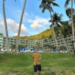 Alexander Rendell Instagram - พ่อเราเคยทำงานที่นี้ ตอนเราอยู่ในท้องเเม่ครอบครัวก็นอนอยู่ในโรงเเรมนี้ เเหวนเเต่งงานพ่อเเม่เราก็ซื้อในนี้ รอบนี้พาคุณพ่อกลับมาที่ทำงานเก่าครั้งเเรกใน 35 ปี ... สวยมากกกก สบายมากกก เเละก็อบอุ่นมาก❤️ ขอบคุณทีมงานทุกคนที่ดูเเลพวกเราเป็นอย่างดี เรากลับมาใหม่เเน่นอน 🫶 thank you Le Meidien Phuket ❤️🙏 Le MERIDIEN Phuket Beach Resort