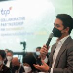 Alexander Rendell Instagram - จากได้ฟังผู้ใหญ่ทุกท่านขึ้นพูด ในงาน “Collaborative Partnership for Sustainability”  หรือ ”ปลุกพลังความร่วมมือสู่เป้าหมายความยั่งยืน” ผมรู้สึกมีความหวังขึ้นมา เพราะไม่ว่านโยบาย ระดับองค์กร หรือระดับชุมชน ต่างก็ให้ความสนใจในเรื่องของการสร้างอนาคตที่ยั่งยืน ไม่ใช่เเค่ทรัพยากรยั่งยืน เเต่ชีวิตคนก็ยั่งยืน เเต่ทั้งหมดจะสำเร็จได้ ก็ต้องมาจากการมีส่วนร่วมจากทุกๆคน รวมถึงประชาชนด้วย วันนี้ท่านวราวุธ ศิลปอาชา รัฐมนตรีว่าการกระทรวงทรัพยากรธรรมชาติและสิ่งแวดล้อม ได้กล่าวว่าประเทศไทยตอนนี้ หลุดจากอันดับ 6 มาเป็นอันดับ 10 ของโลกเเล้วในการทิ้งขยะลงทะเล ซึ่งเเสดงว่าที่พวกเราทุกคนสู้กันมา เราเริ่มจะเห็นผลเเล้วจริงๆ เเต่ก็ยังถือว่าไม่พอนะ เพราะอนาคตอยากให้เป็นยังไง มันก็อยู่ที่พวกเราทุกคน ซึ่งในงานนี้ที่ทางพี่ๆ TCP ได้จัดขึ้นมา ก็ได้พูดถึงอนาคต หรือนวัตกรรมต่างๆ เเละความสำคัญของการมีส่วนร่วม เข้าใจเลยว่า ไม่ว่าจะเป็นระดับบุคคลหรือระดับองค์กร ใครไม่สนใจเรื่อง Sustainability อนาคตก็จะอยู่ยากละ ขอบคุณพี่ๆ TCP ที่ชวนผมมาร่วมงาน เหมือนมาเรียน มาเติมความรู้ เเละมาเข้าใจสถานการณ์ปัจจุบัน ขอบคุณมากครับ ❤️😍 #TCP #กลุ่มธุรกิจTCP #TCPGroup #TCPปลุกพลังเพื่อวันที่ดีกว่า #EnergizingABetterWorldForAll #ปลุกพลังความร่วมมือสู่เป้าหมายความยั่งยืน #SDForum