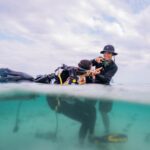 Alexander Rendell Instagram - ทำงานตรงนี้ สิ่งหนึ่งที่ให้ความสุขเรามากๆ คือการได้สร้างประสบการณ์ดำน้ำครั้งเเรกให้กับเหล่านักเรียน ขึ้นสู่ผิวน้ำทีไร บทสนทนาจะเต็มไปด้วยความตื่นเต้น รอยยิ้มเสียงหัวเราะ ...เห็นนู้นไหม เห็นนี้ไหม 😃 เเต่ไม่ได้ง่ายเลยกว่า @eecthailand จะสร้างค่ายนี้ได้ ต้องหาสถานที่ที่น้ำตื้นๆ เเละน้ำต้องใส ต้องดำหน้าหาดได้ อุปกรต้องเเบกกันข้ามเกาะ ครูดำน้ำดำกัน 4 dive เพราะต้องประกบ 1 ต่อ 1 ... ขอบคุณทีมงานที่พร้อมจะเข้าใจว่าเเต่ละรายละเอียด มันคือส่วนหนึ่งของกระบวนการเรียนรู้ที่เรากำลังสร้างให้ผู้เข้าร่วม เหนื่อยน้อย นักเรียนได้น้อย เหนื่อยมากนักเรียนก็ได้มาก ✌️ ค่าย ดำน้ำ bubble making สำหรับ 8-10 ขวบ พร้อมทำความเข้าใจกับ 3 วิกฤติโลก (3 Planetary Crises) : Biodiversity loss / Climate Change / Pollution #eecthailand