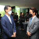 Alexander Rendell Instagram - จากได้ฟังผู้ใหญ่ทุกท่านขึ้นพูด ในงาน “Collaborative Partnership for Sustainability”  หรือ ”ปลุกพลังความร่วมมือสู่เป้าหมายความยั่งยืน” ผมรู้สึกมีความหวังขึ้นมา เพราะไม่ว่านโยบาย ระดับองค์กร หรือระดับชุมชน ต่างก็ให้ความสนใจในเรื่องของการสร้างอนาคตที่ยั่งยืน ไม่ใช่เเค่ทรัพยากรยั่งยืน เเต่ชีวิตคนก็ยั่งยืน เเต่ทั้งหมดจะสำเร็จได้ ก็ต้องมาจากการมีส่วนร่วมจากทุกๆคน รวมถึงประชาชนด้วย วันนี้ท่านวราวุธ ศิลปอาชา รัฐมนตรีว่าการกระทรวงทรัพยากรธรรมชาติและสิ่งแวดล้อม ได้กล่าวว่าประเทศไทยตอนนี้ หลุดจากอันดับ 6 มาเป็นอันดับ 10 ของโลกเเล้วในการทิ้งขยะลงทะเล ซึ่งเเสดงว่าที่พวกเราทุกคนสู้กันมา เราเริ่มจะเห็นผลเเล้วจริงๆ เเต่ก็ยังถือว่าไม่พอนะ เพราะอนาคตอยากให้เป็นยังไง มันก็อยู่ที่พวกเราทุกคน ซึ่งในงานนี้ที่ทางพี่ๆ TCP ได้จัดขึ้นมา ก็ได้พูดถึงอนาคต หรือนวัตกรรมต่างๆ เเละความสำคัญของการมีส่วนร่วม เข้าใจเลยว่า ไม่ว่าจะเป็นระดับบุคคลหรือระดับองค์กร ใครไม่สนใจเรื่อง Sustainability อนาคตก็จะอยู่ยากละ ขอบคุณพี่ๆ TCP ที่ชวนผมมาร่วมงาน เหมือนมาเรียน มาเติมความรู้ เเละมาเข้าใจสถานการณ์ปัจจุบัน ขอบคุณมากครับ ❤️😍 #TCP #กลุ่มธุรกิจTCP #TCPGroup #TCPปลุกพลังเพื่อวันที่ดีกว่า #EnergizingABetterWorldForAll #ปลุกพลังความร่วมมือสู่เป้าหมายความยั่งยืน #SDForum