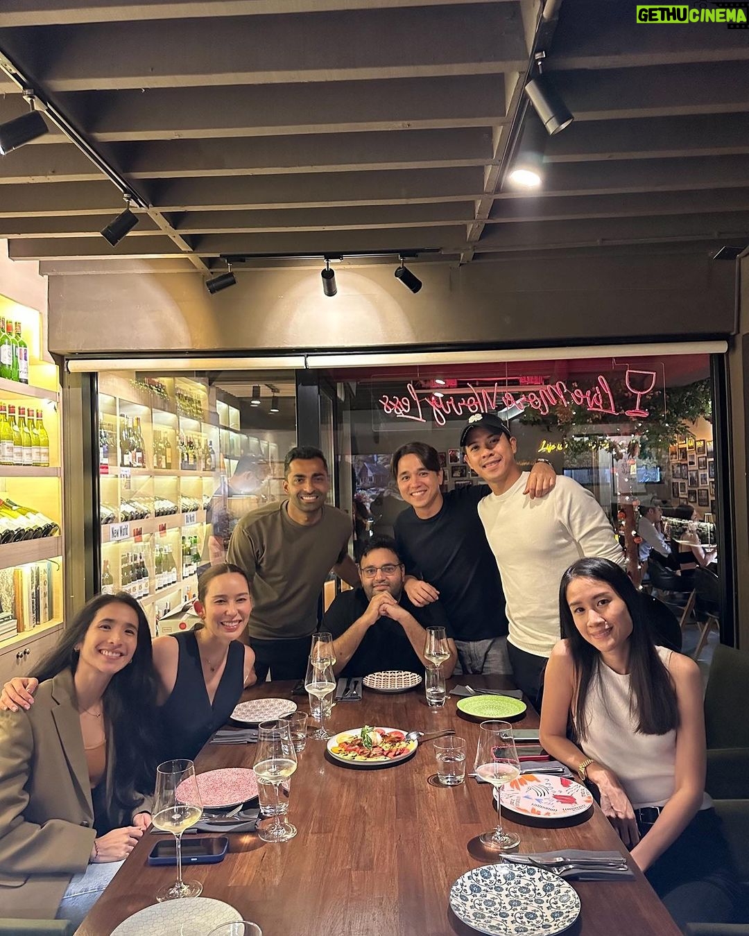 Alexander Rendell Instagram - Amazing evening with friends at @terroirexpressionbkk bkk ... อาหาร french bistro & wine bar ย่านเอกมัย ... อร่อย บรรยากาศดี ใครอยากลองร้านใหม่ๆ ร้านนี้เเนะนำนะครับ! 🙏 Terroirexpression_bkk
