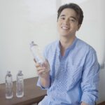 Alexander Rendell Instagram - สายรักโลกถูกใจสิ่งนี้! น้ำดื่ม Sprinkle ขวดใหม่นี้ครับ เค้าสามารถ Recycle ได้ทั้งหมด 100% เลย เป็นขวดใส ไม่มีสี ไม่มีฉลากพลาสติกชิ้นที่สอง เพื่อเป็นการช่วยลดการสร้างขยะพลาสติก อีกทั้งความพิเศษของหมึกที่พิมพ์อยู่ข้างขวด ก็เป็นหมึกที่ถูกชะล้างได้เองในกระบวนการ Recycle อีกด้วยถือเป็นอีกทางดีๆ ที่เราทุกคนสามารถช่วยโลกใบนี้ได้ง่ายๆ เลยครับ #SPRINKLE