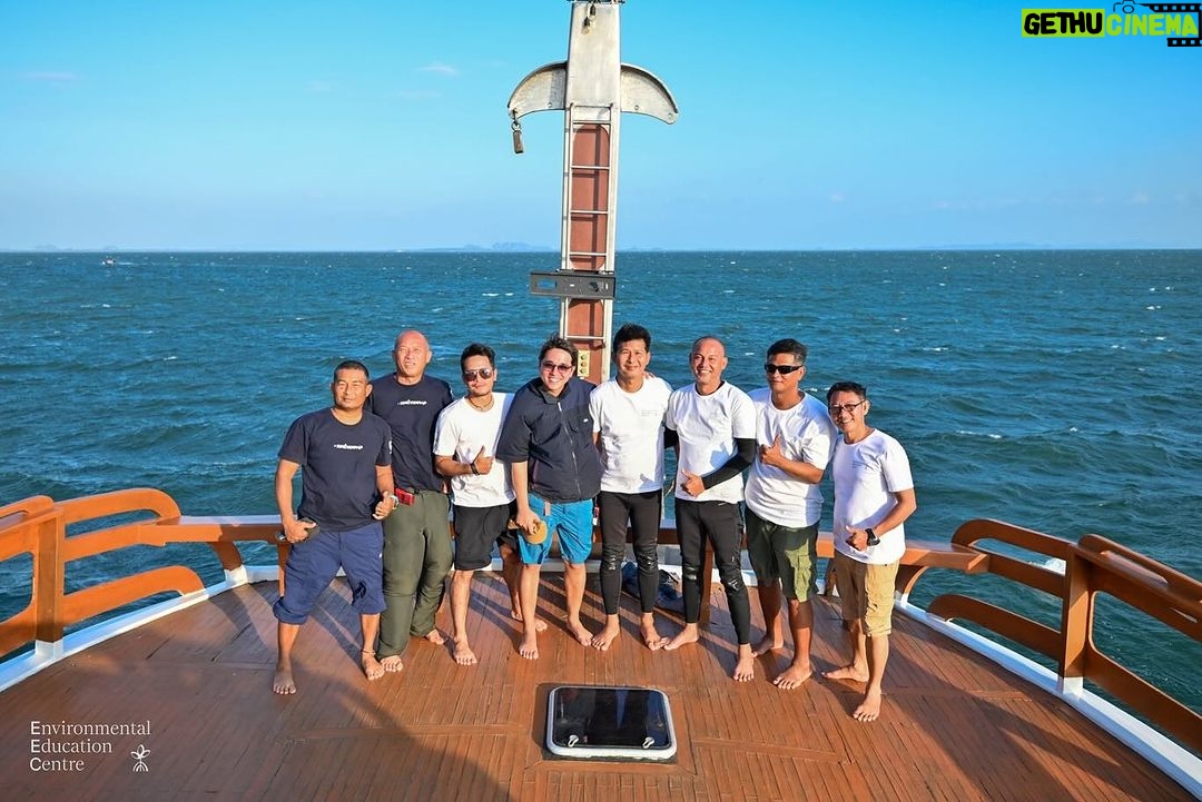 Alexander Rendell Instagram - ถ้าไม่มีระบบนิเวศใต้ทะเลที่สมบูรณ์ โลกของเราก็คงต้องเผชิญกับสภาวะที่ไม่อยากเผชิญ นักเรียนในค่ายของเราได้ใช้เวลาบนชายหาดเพื่อการสำรวจ และยังได้ทำกิจกรรมดำน้ำตื้นในพื้นที่ของสิ่งมีชีวิต รวมถึงยังได้ร่วมแบ่งปันแนวคิดความรู้กับกลุ่มเพื่อนๆ ในค่าย @eecthailand Without a healthy underwater ecosystem, our world would be in compromise. Students on camp spent time on the beach investigating the subject, snorkelling in a controlled setting and shared findings through interactive group work activities. #EECThailand #LetNatureBeOurClassroom #MarineLife #Outdoors #SustainableWorld