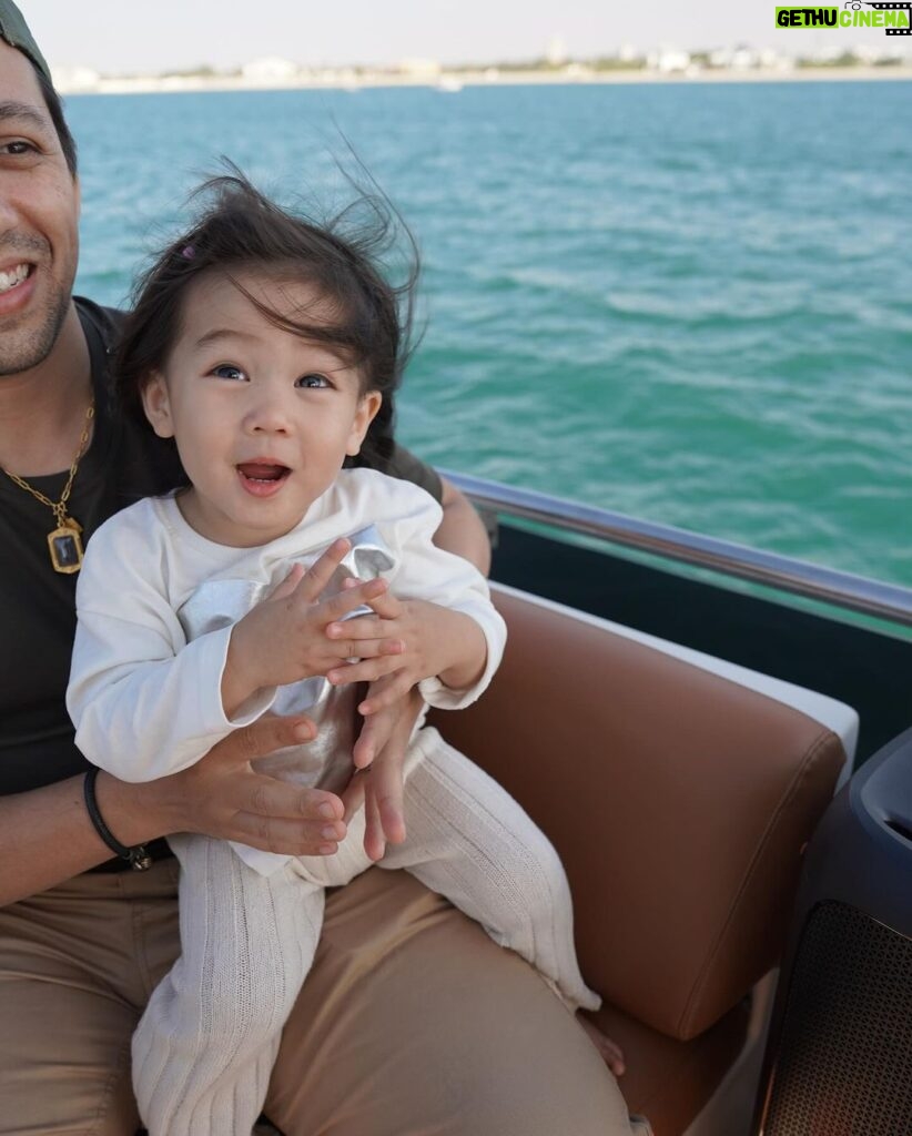 Alexander Rendell Instagram - Family time in Dubai ❤