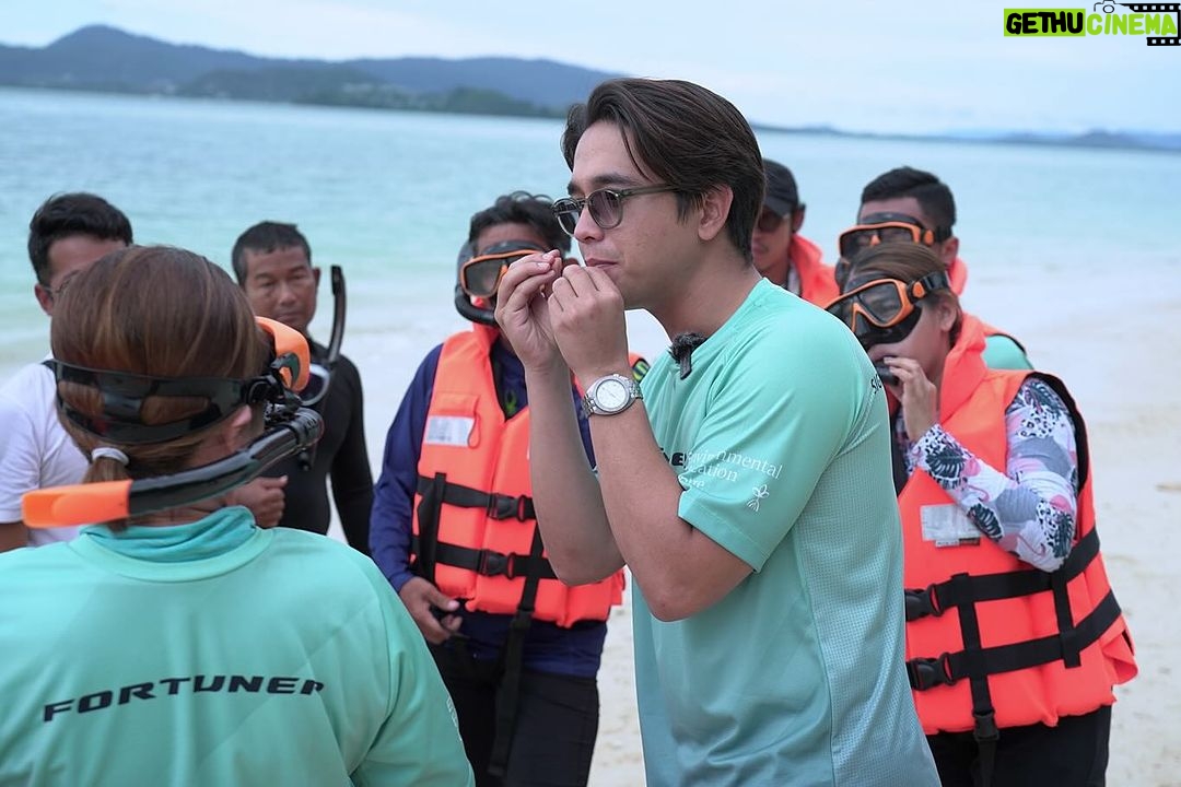 Alexander Rendell Instagram - ขอบคุณ TOYOTA Fortuner ที่ให้ผมได้เข้าร่วมกิจกรรมสุด Exclusive FORTUNER Signature Of Excellence Trip @PHUKET และยังเปิดโอกาสให้ EEC ถ่ายทอดความรู้ และแนวคิดเกี่ยวกับการอนุรักษ์สิ่งแวดล้อมให้กับผู้ใช้ Fortuner ที่มาร่วมทริปในครั้งนี้ เป็นอีกหนึ่งกิจกรรมที่ผมรู้สึกประทับใจมากๆครับ ขอบคุณ TOYOTA Fortuner ที่ร่วมเดินทางไปกับพวกเราตลอดทั้งทริป และรอติดตามกันนะครับ ว่าครั้งหน้าผมจะไปทำกิจกรรมสุด Exclusive แบบนี้ ที่ไหน กับ Fortuner Signature Of Excellence Trip