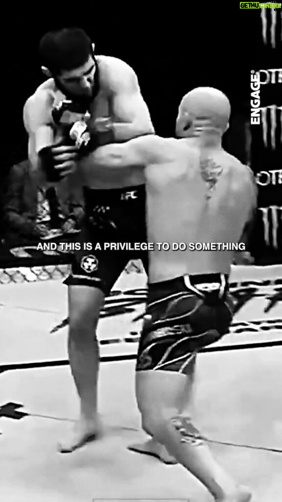 Alexander Volkanovski Instagram - I love this shit 👑 #UFC294 🎥 @engage
