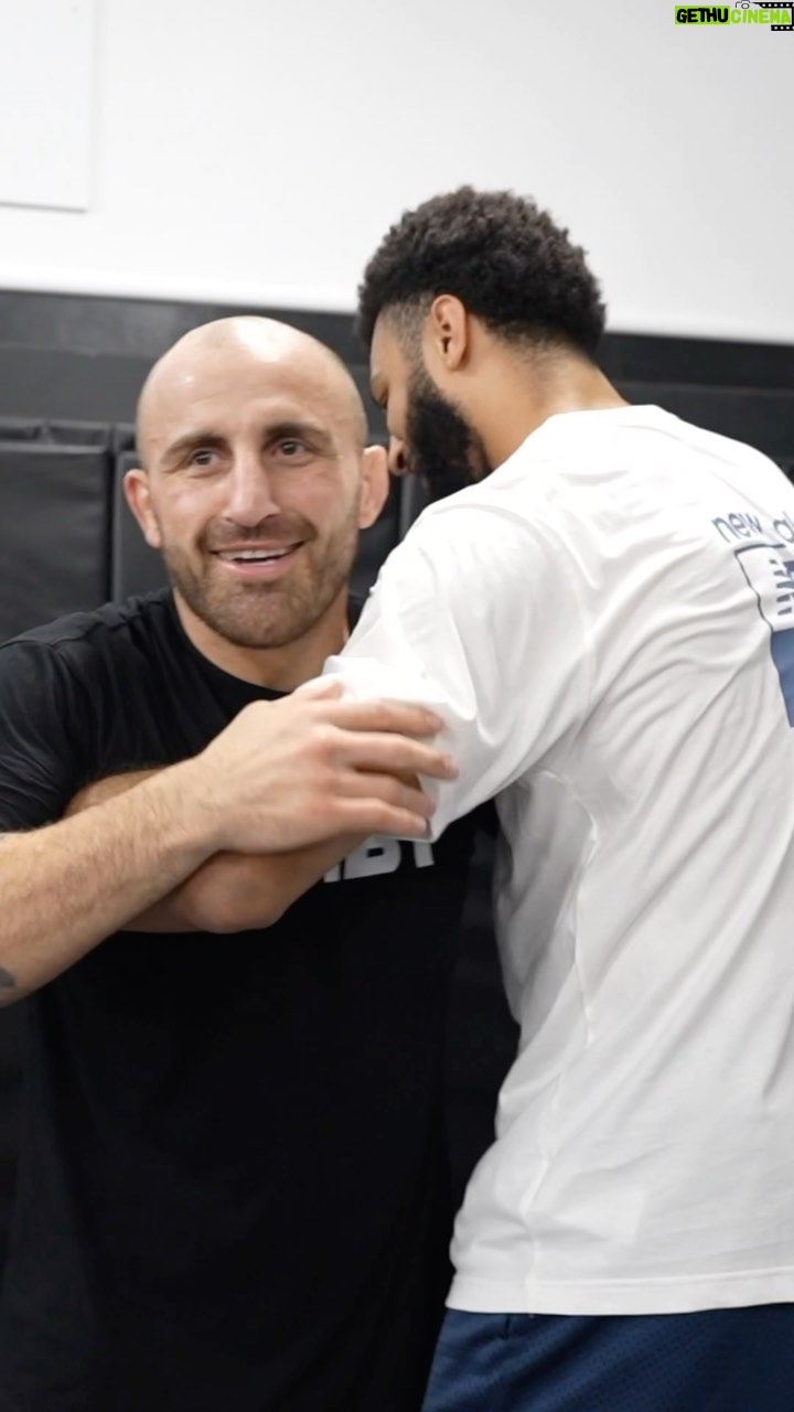 Alexander Volkanovski Instagram - Champ vs Champ 🥊🏀🏆