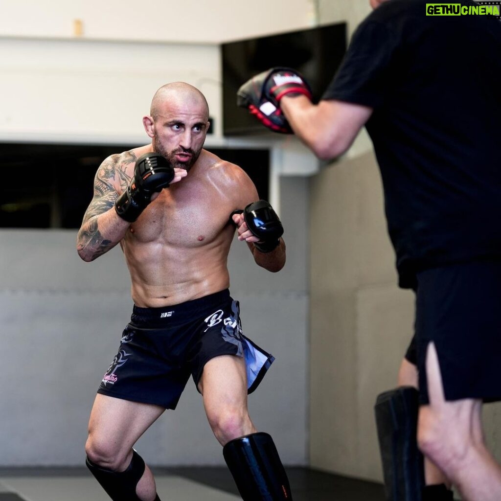 Alexander Volkanovski Instagram - Back in fight camp 💣 #UFC290