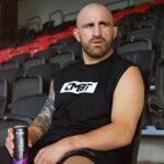 Alexander Volkanovski Instagram - Silence the noise. Rise above. Find your brave. @alexvolkanovski x @cmbtnutrition 🥇