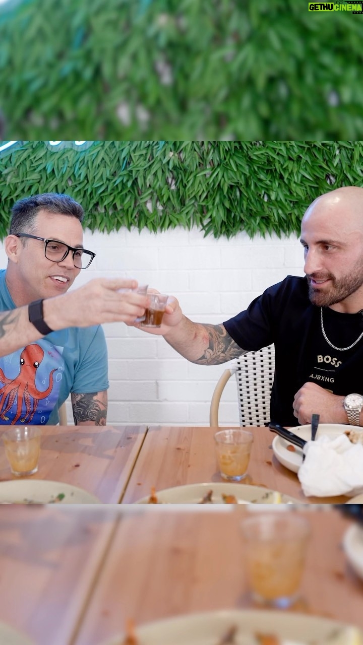 Alexander Volkanovski Instagram - Cooking with Volk & Steve-O, new episode available on my YouTube now 🔥