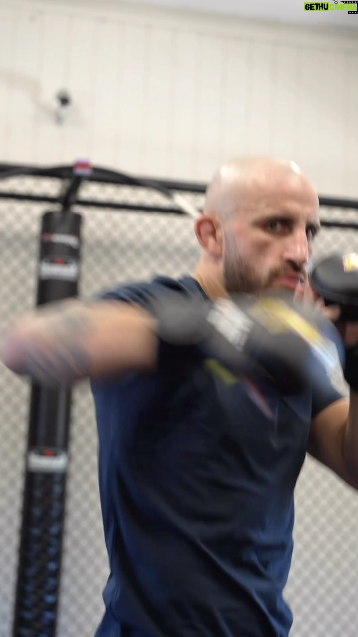Alexander Volkanovski Instagram - I’m pumped to announce my partnership with Crypto.com leading into #UFC284 Thank you to Crypto.com for supporting not only me, but the entire MMA community. As a special treat, Crypto.com is giving you the chance to win a pair of signed UFC Fight Gloves from yours truly. Here’s how to enter: Like the post, follow @cryptocomofficial fill out the form at bit.ly/volkfightgloves #UFC284 #Crypto #FortuneFavorsTheBrave #crofam #ad T&C apply, check the link in @cryptocomofficial bio. #ad