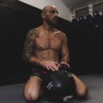 Alexander Volkanovski Instagram - Almost time!🫡 #andstill #ufc298 Freestyle MMA