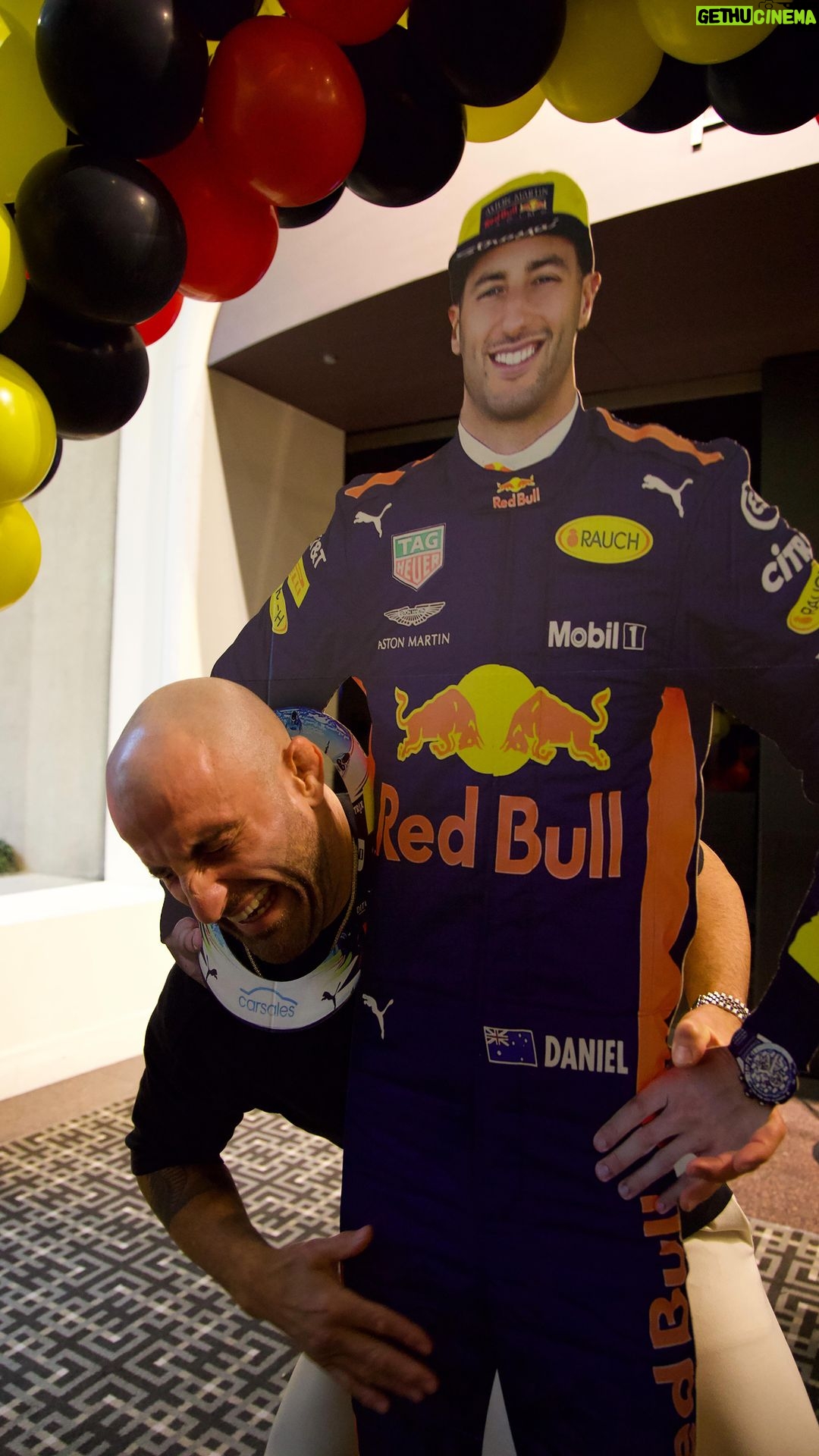Alexander Volkanovski Instagram - A few tips for next week mate 🏎️ 💨 🇦🇺 #F1 #melbourne