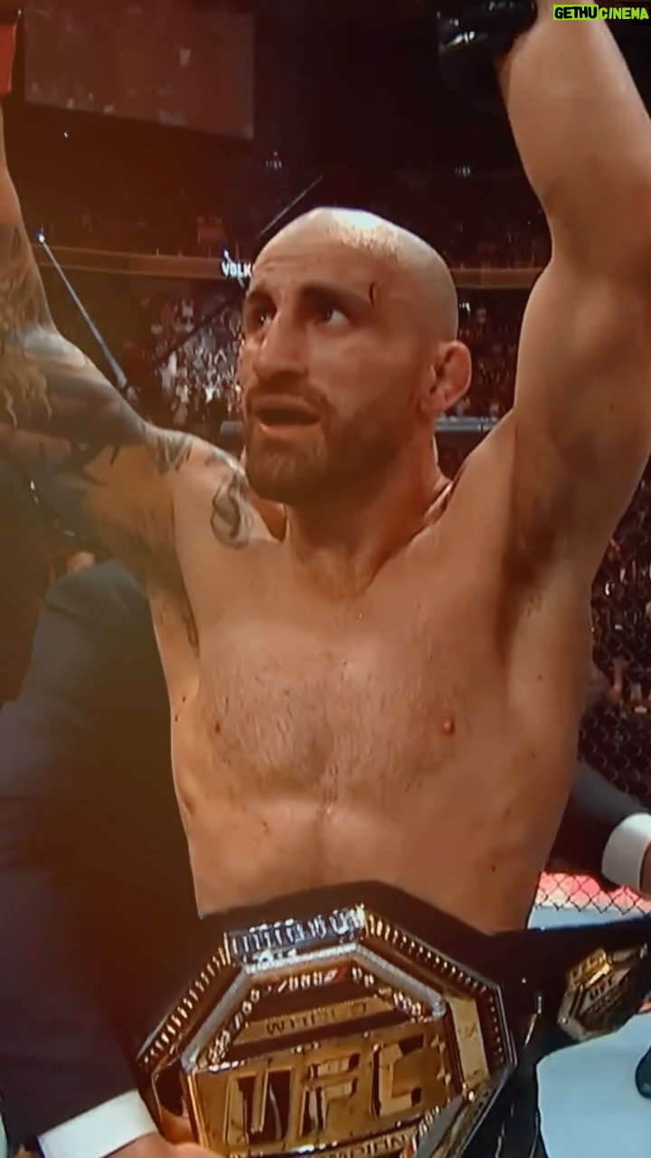 Alexander Volkanovski Instagram - 2024 here we come! #ufc298 #andstill