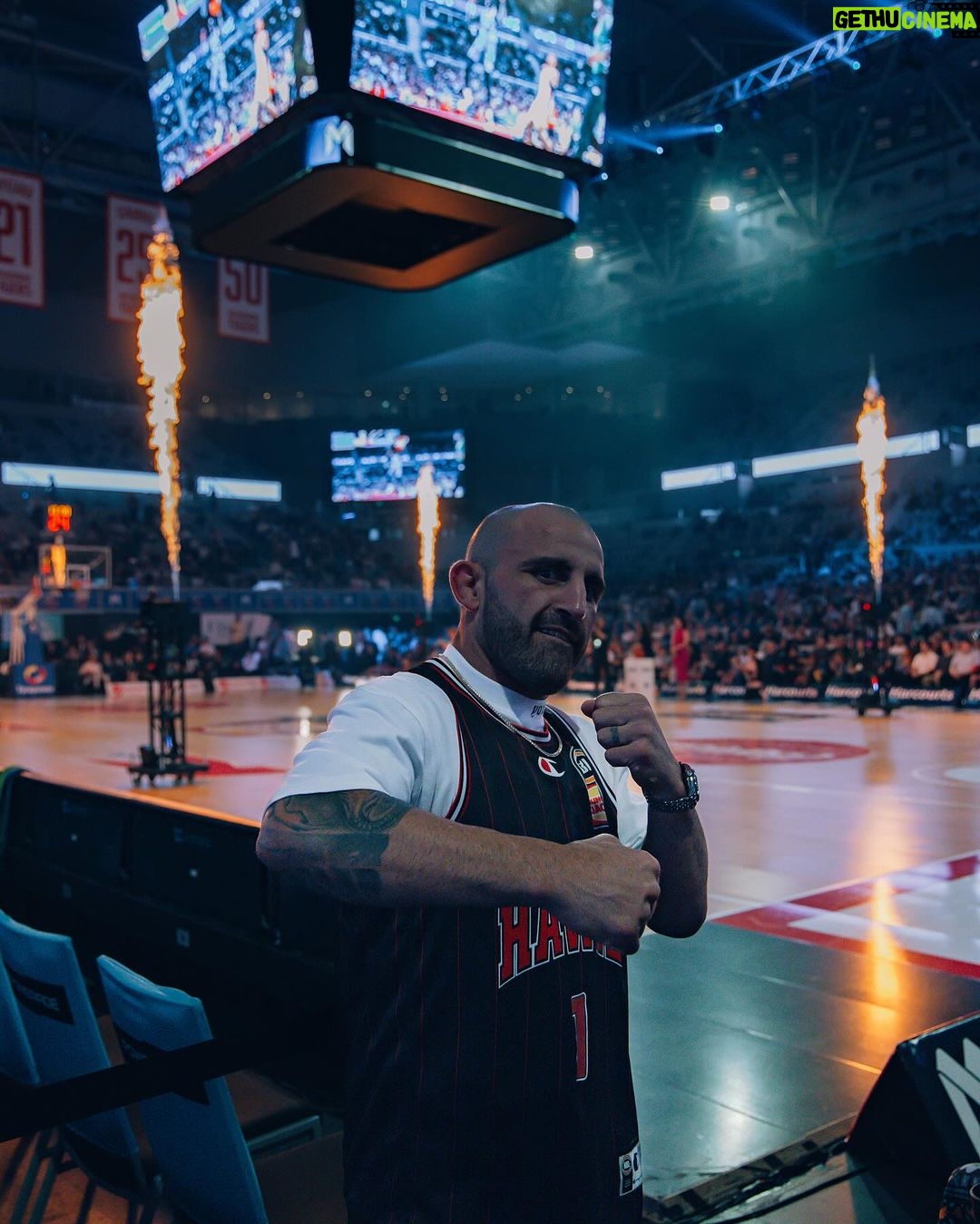 Alexander Volkanovski Instagram - Let’s go @illawarrahawks !! 😤 John Cain Arena