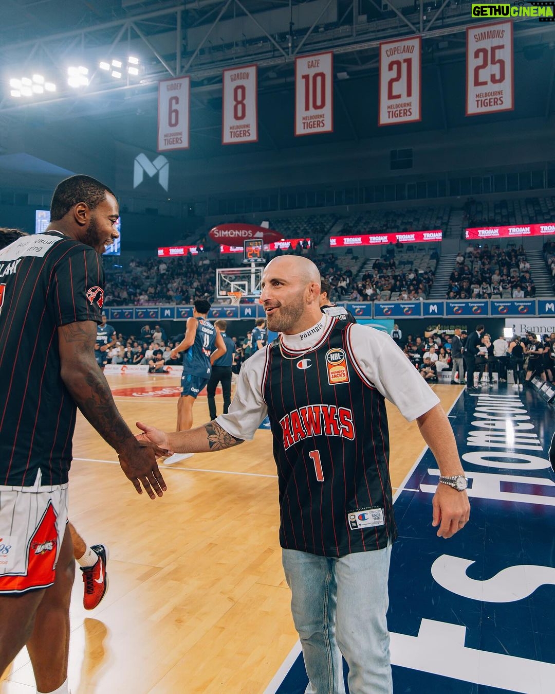 Alexander Volkanovski Instagram - Let’s go @illawarrahawks !! 😤 John Cain Arena