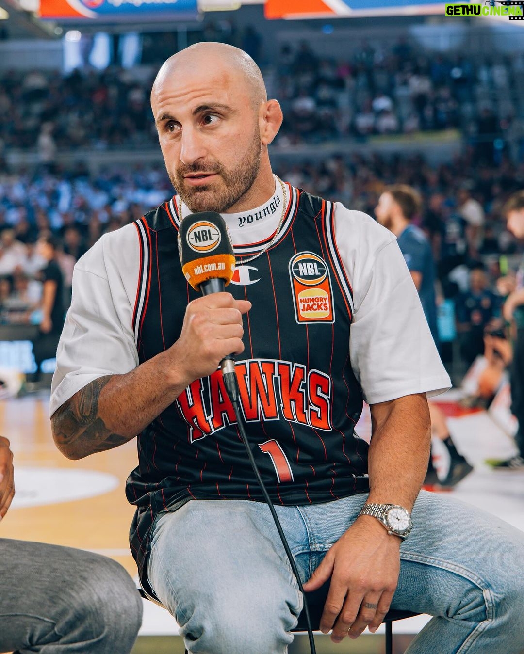 Alexander Volkanovski Instagram - Let’s go @illawarrahawks !! 😤 John Cain Arena