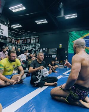 Alexander Volkanovski Instagram - As my wise coach Joe Lopez has always told me…
“The inches we need are everywhere around us and on this team, we fight for that inch. On this team, we tear ourselves and everyone else around us to pieces for that inch”. #superbowlsunday